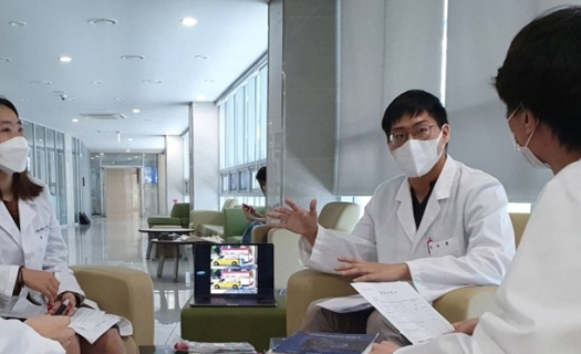 Vì sao các bác sĩ thực tập tại Hàn Quốc đồng loạt bỏ việc?